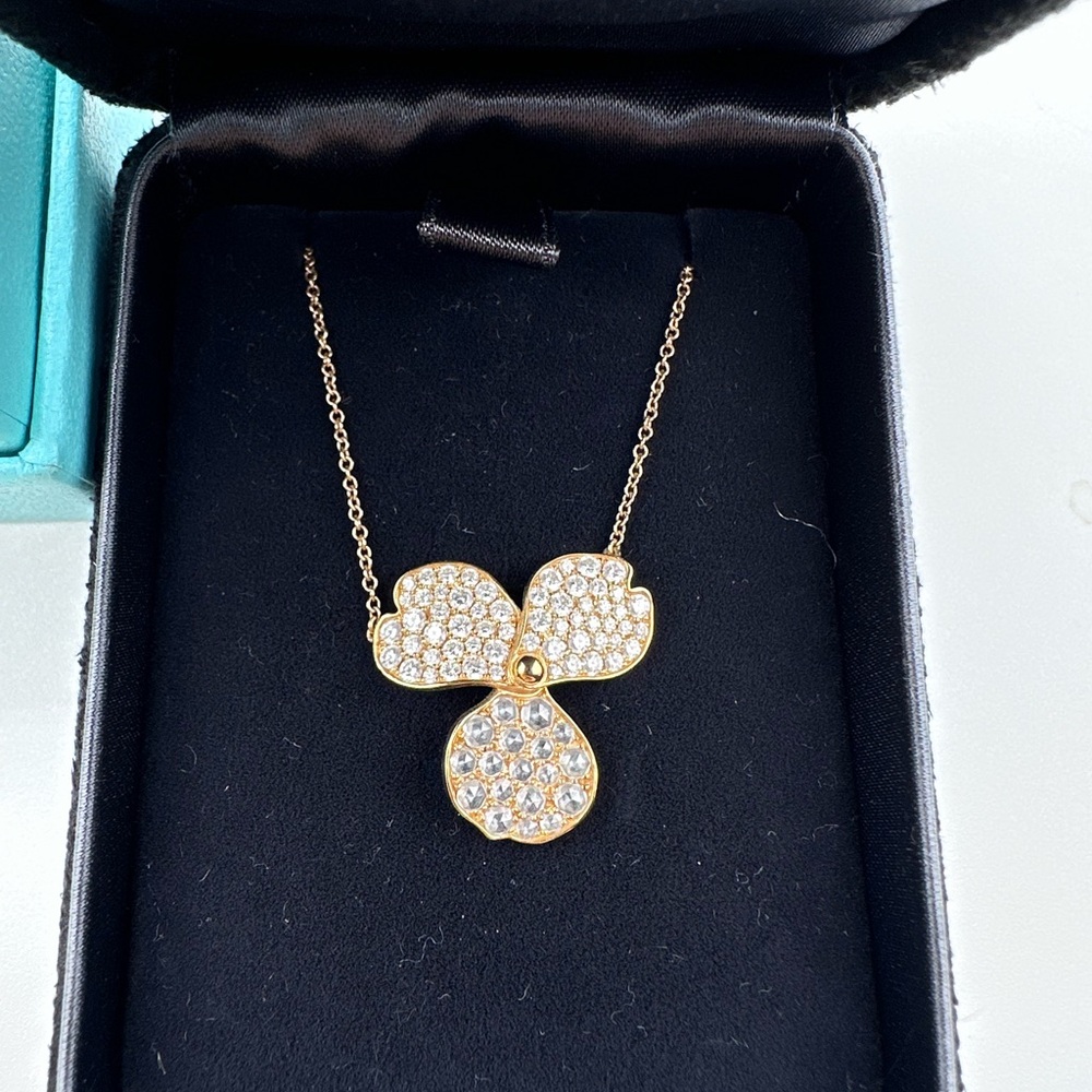Tiffany & Co. 16” paper flower necklace in rose gold 18kt and diamonds